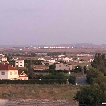 Deniz Airport Suites Nicosia Buitenkant foto