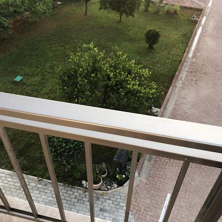 Deniz Airport Suites Nicosia Buitenkant foto