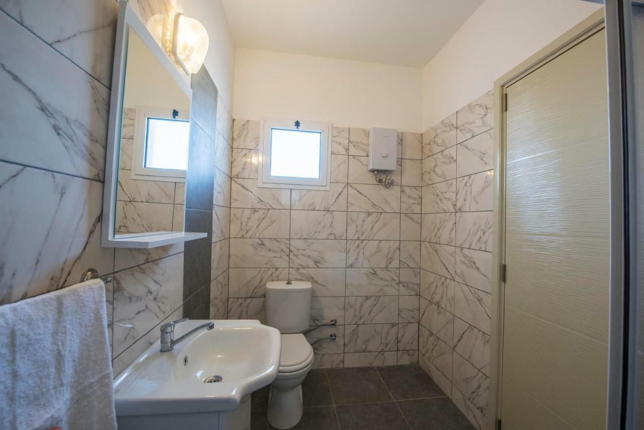 Deniz Airport Suites Nicosia Buitenkant foto