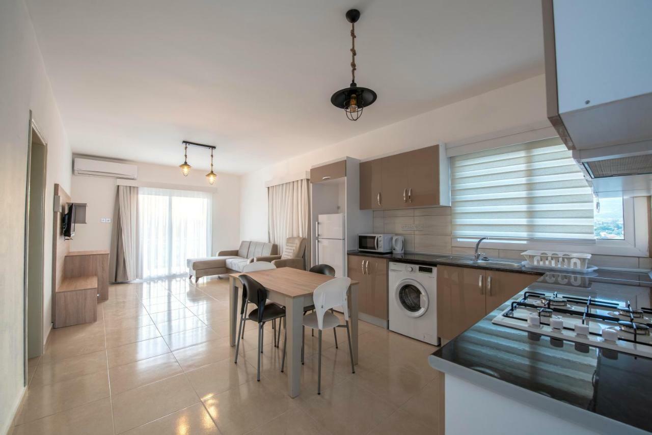 Deniz Airport Suites Nicosia Buitenkant foto