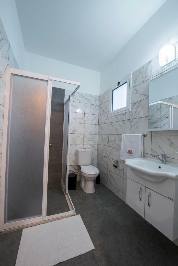Deniz Airport Suites Nicosia Buitenkant foto
