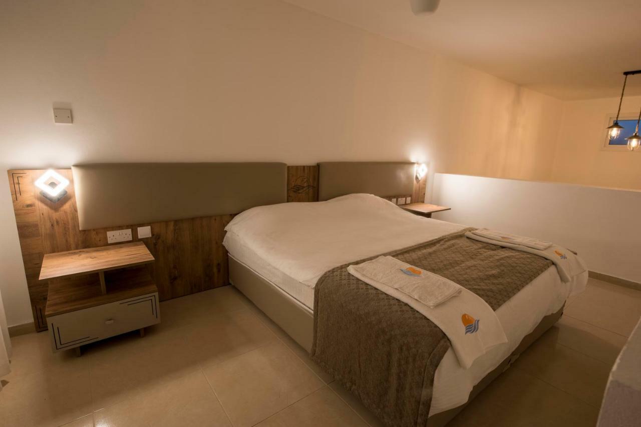 Deniz Airport Suites Nicosia Buitenkant foto