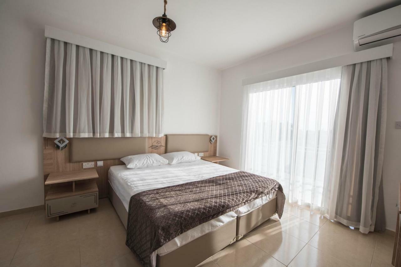Deniz Airport Suites Nicosia Buitenkant foto