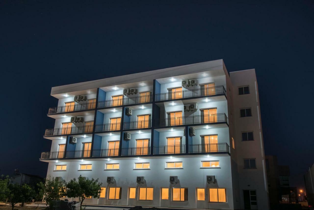Deniz Airport Suites Nicosia Buitenkant foto