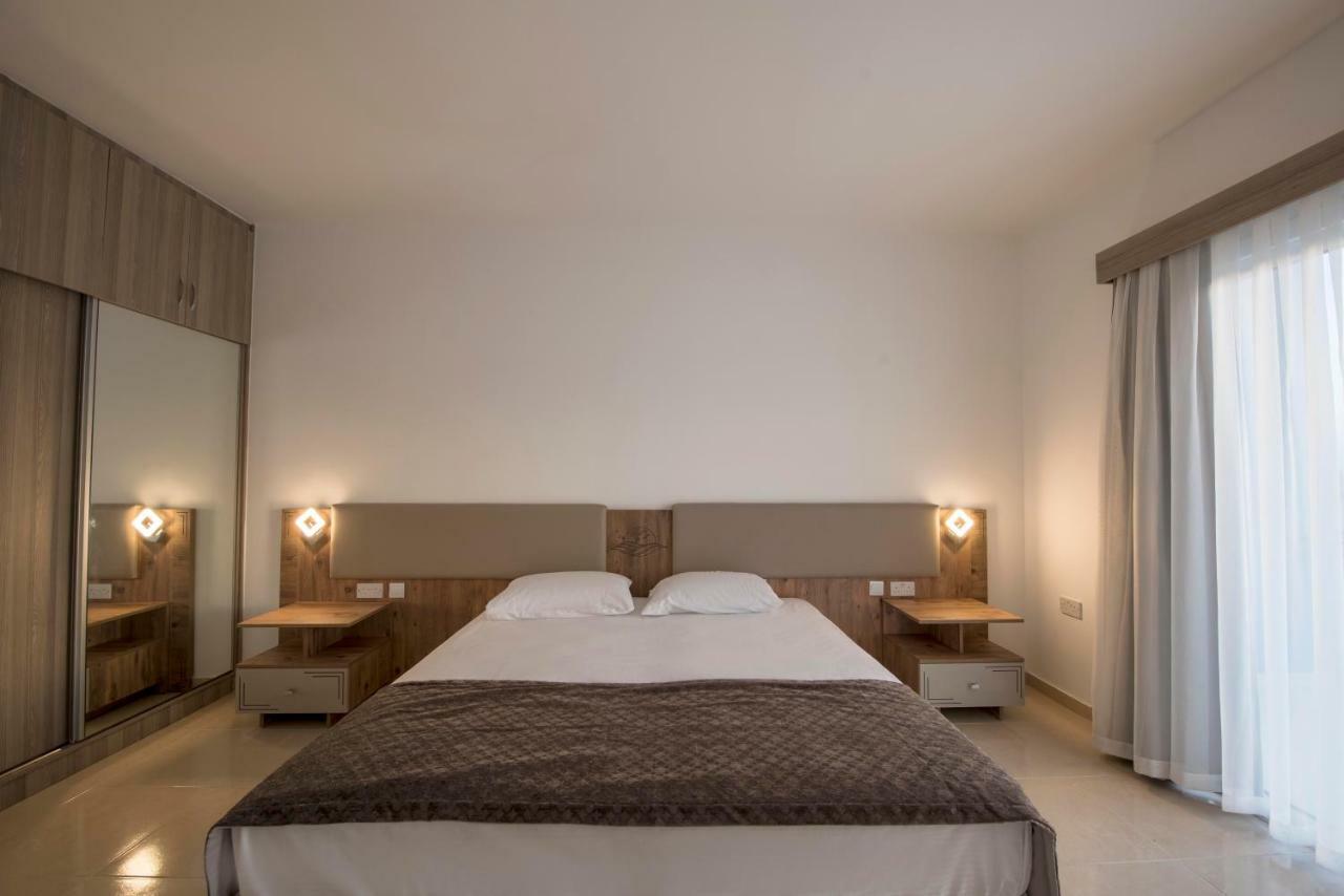 Deniz Airport Suites Nicosia Buitenkant foto