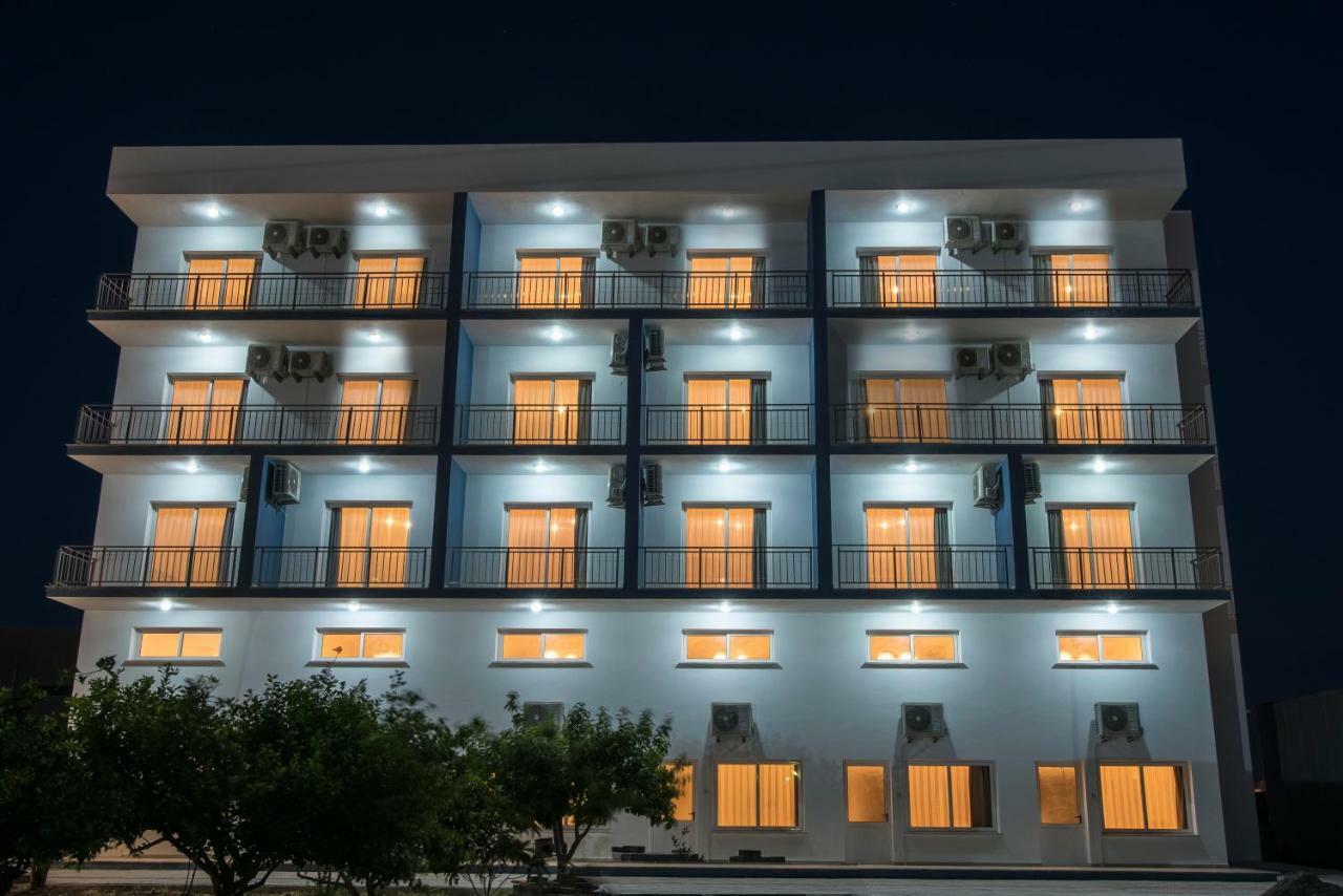 Deniz Airport Suites Nicosia Buitenkant foto