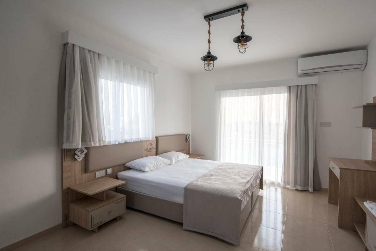 Deniz Airport Suites Nicosia Buitenkant foto