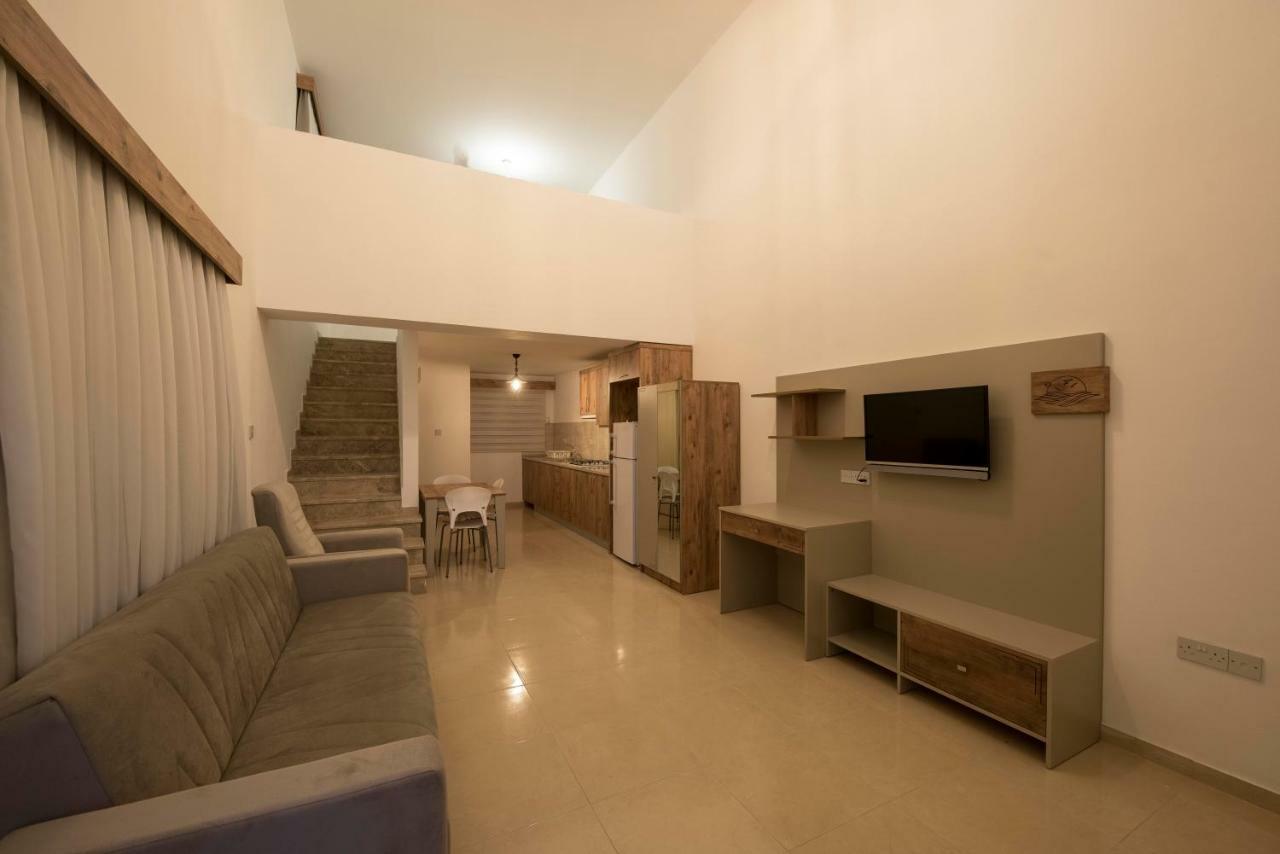 Deniz Airport Suites Nicosia Buitenkant foto