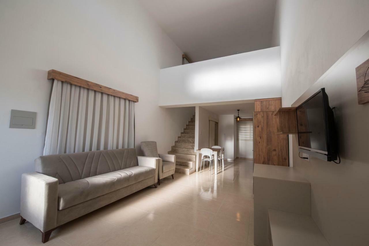 Deniz Airport Suites Nicosia Buitenkant foto
