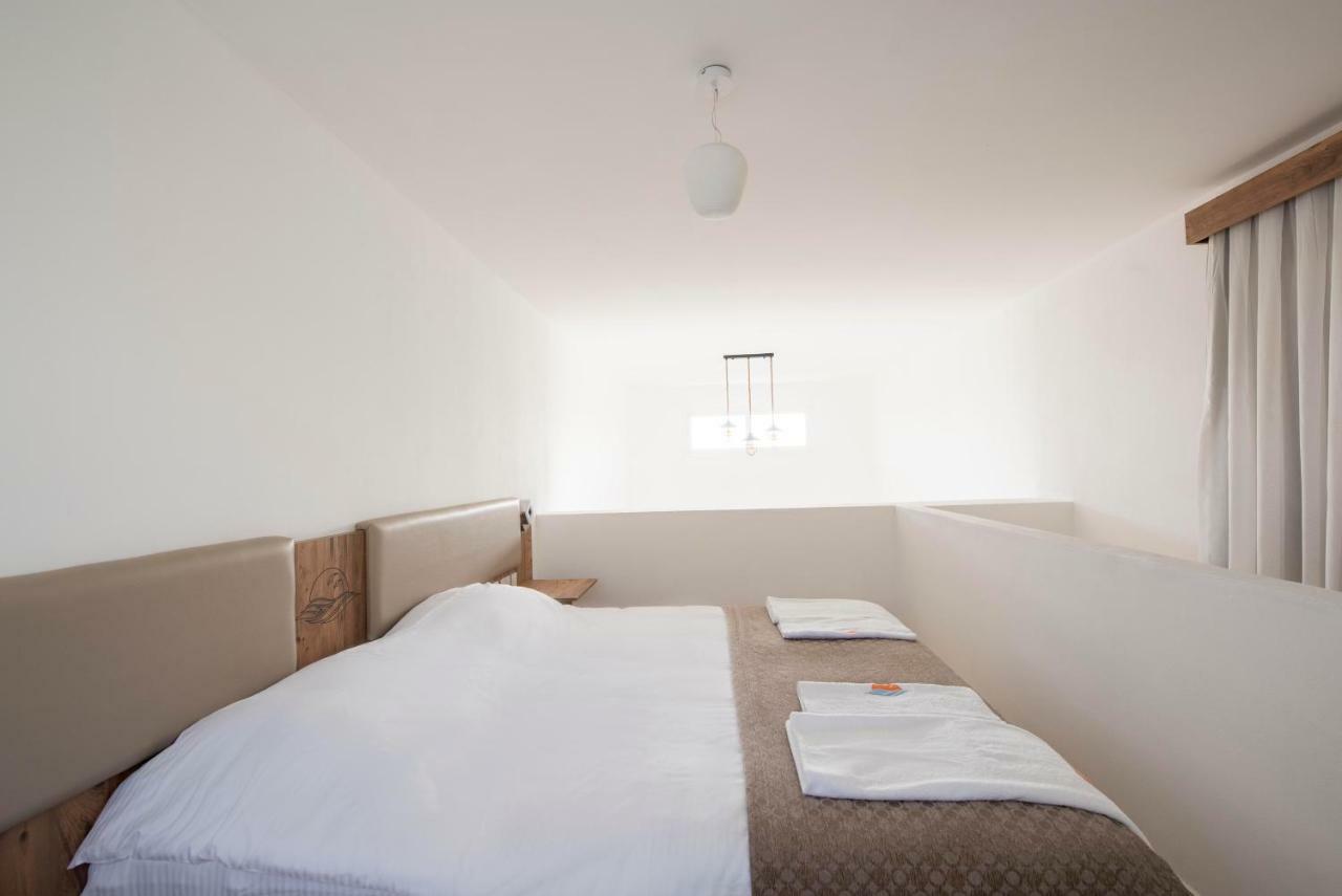 Deniz Airport Suites Nicosia Buitenkant foto