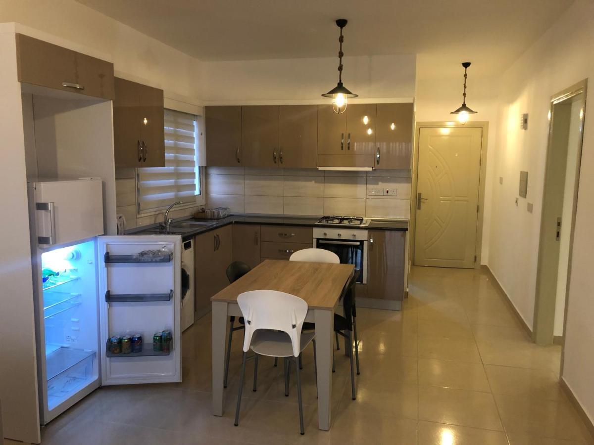 Deniz Airport Suites Nicosia Buitenkant foto