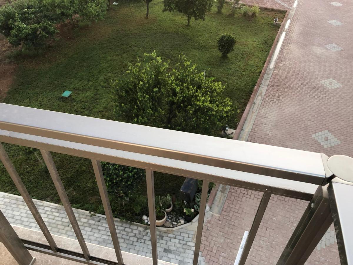 Deniz Airport Suites Nicosia Buitenkant foto