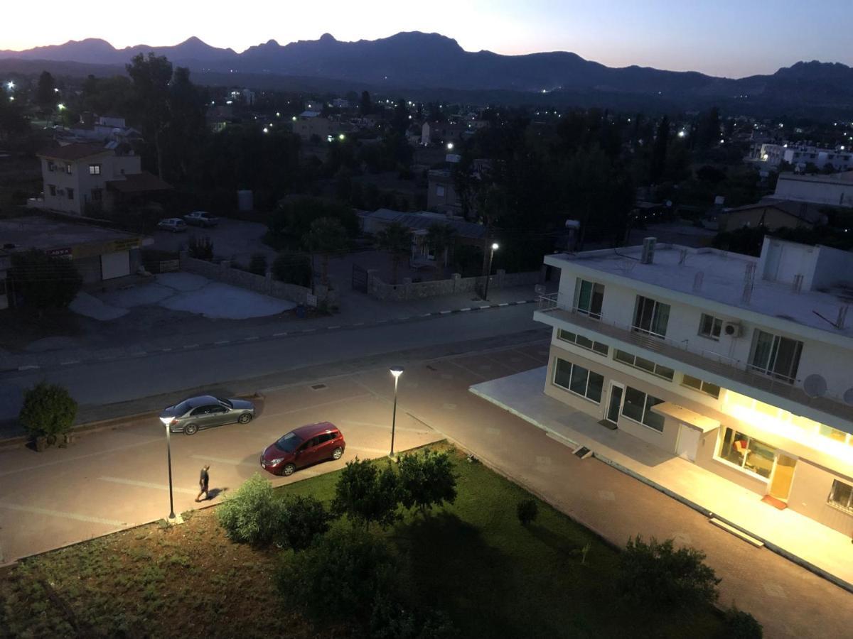 Deniz Airport Suites Nicosia Buitenkant foto