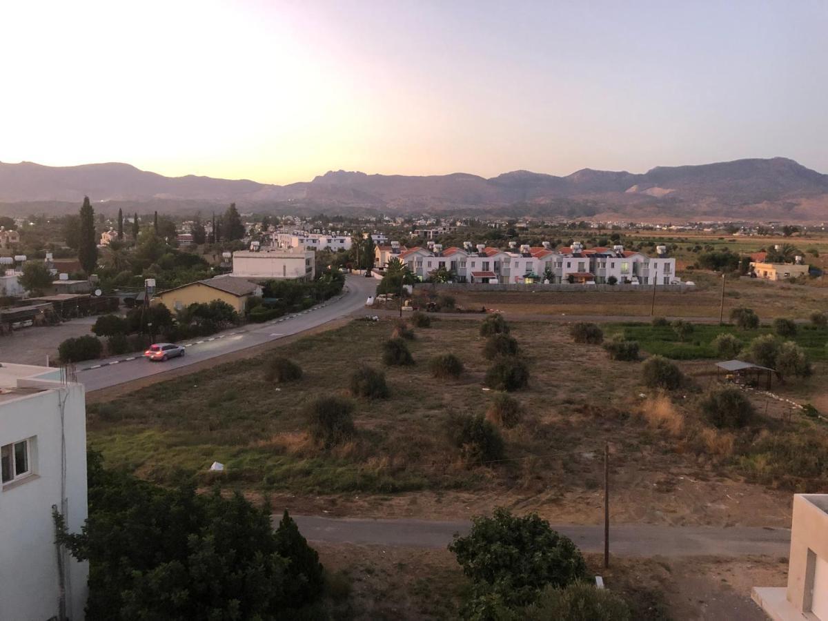 Deniz Airport Suites Nicosia Buitenkant foto